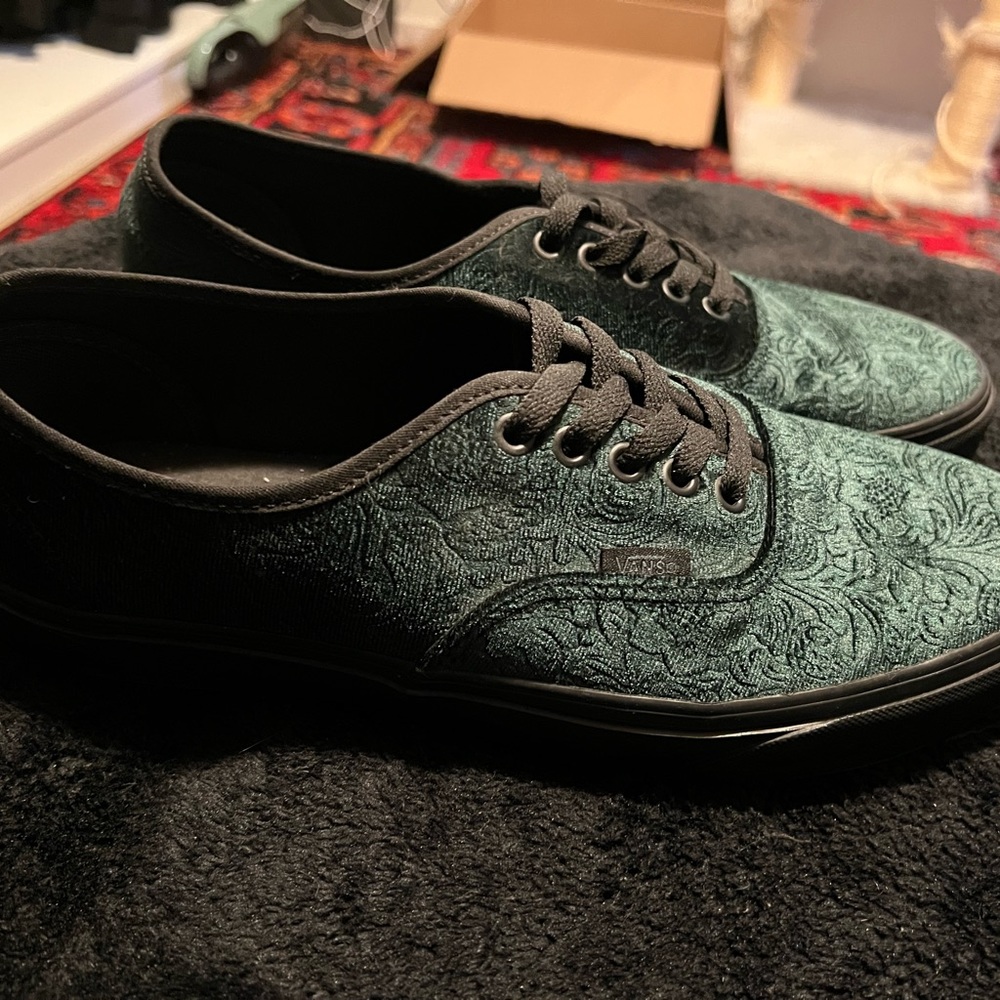 Brand new men’s 10.5 green velvet vans